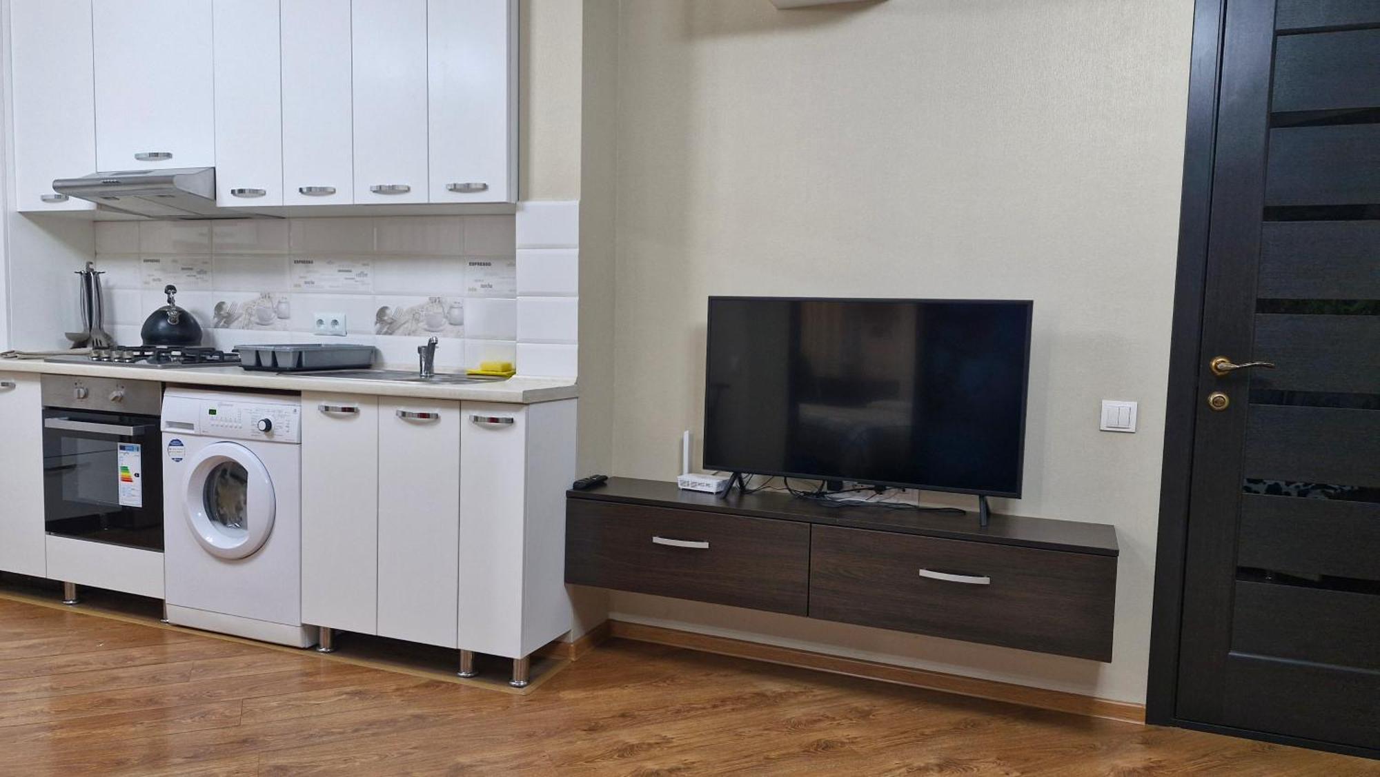 Airport 24&24 Car Parking Apartment Кишинев Екстериор снимка